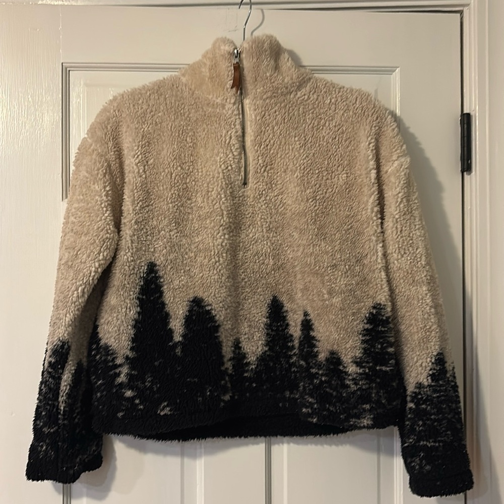 Mia and Tess 1/4 zip pull over, size S